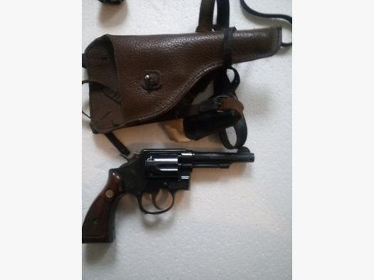 Revolver Smith & Wesson 38 spec. Inklusive ca. 200 Schuss Munition