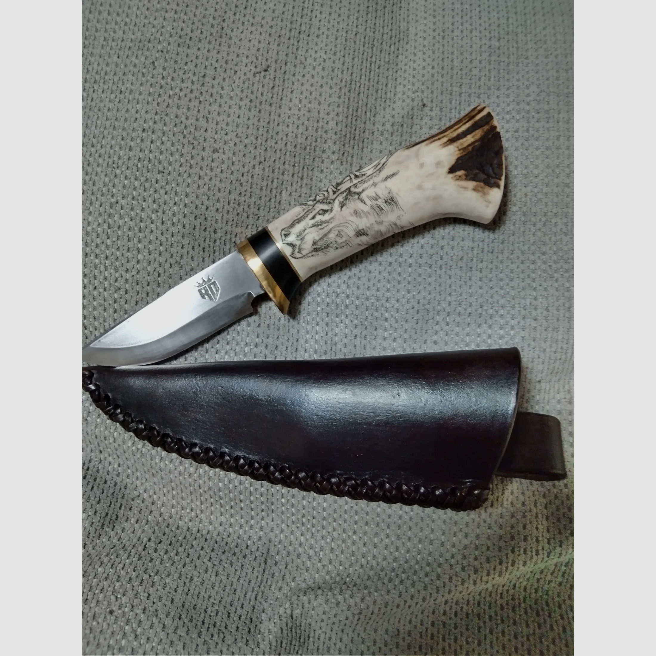Custom Jagdmesser Skinner mit Scrimshaw "Einzelstück"