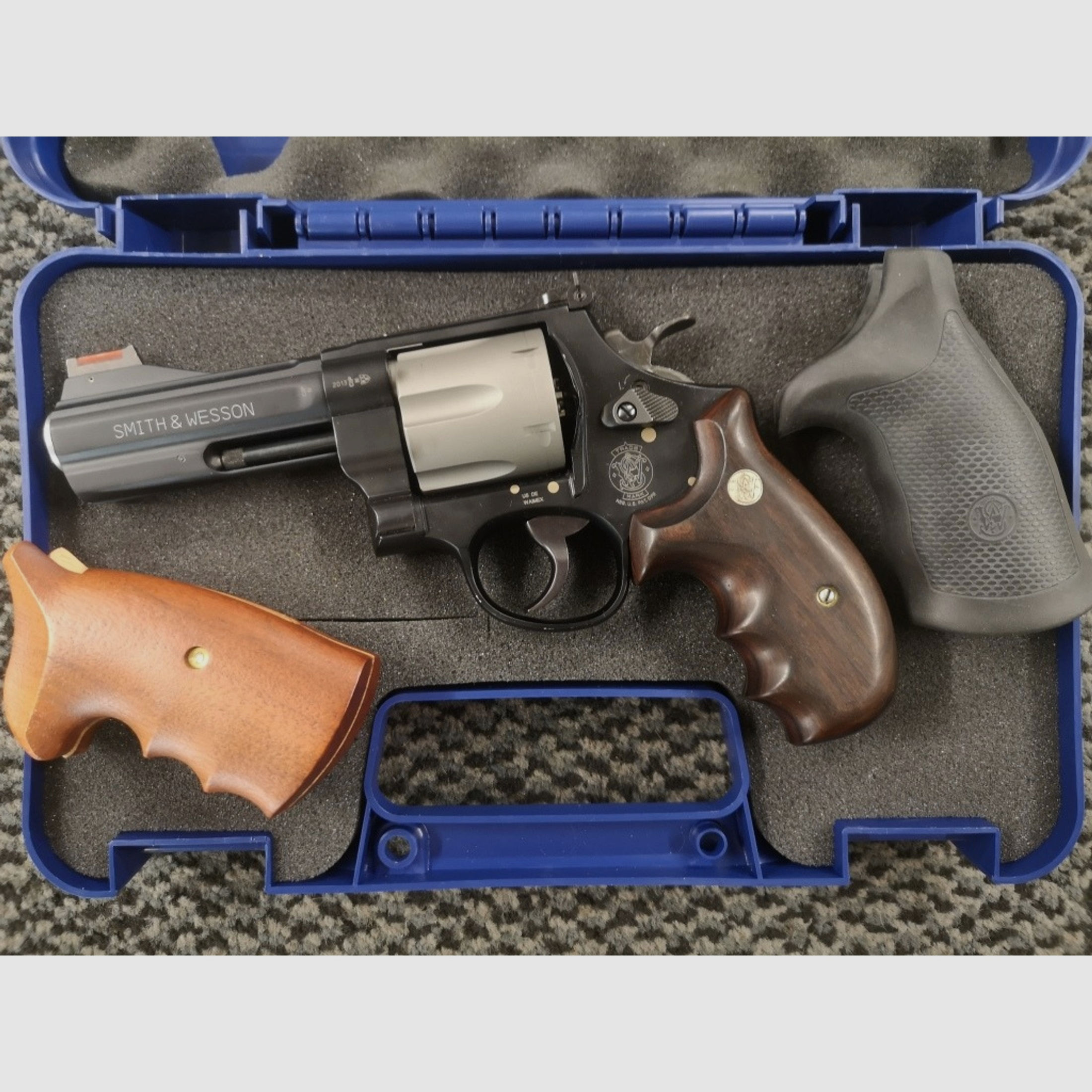 Revolver .44Mag  S&W 329PD Airlite 