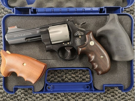 Revolver .44Mag  S&W 329PD Airlite 