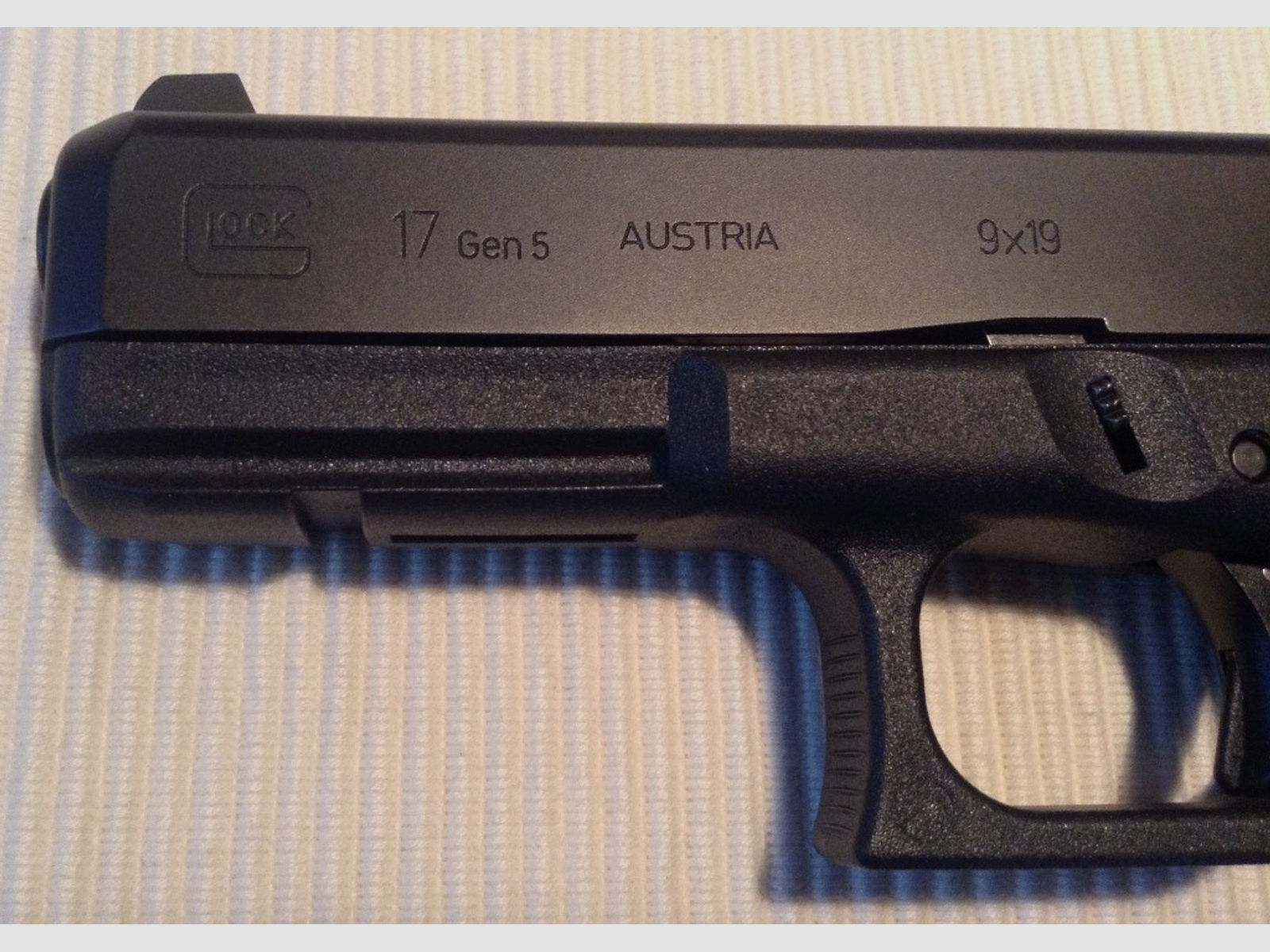 Ha. Pistole GLOCK 17 Gen5 mit verstellbarem LPA Visier und 2,0kg Steuerfeder, Holster, Neuware
