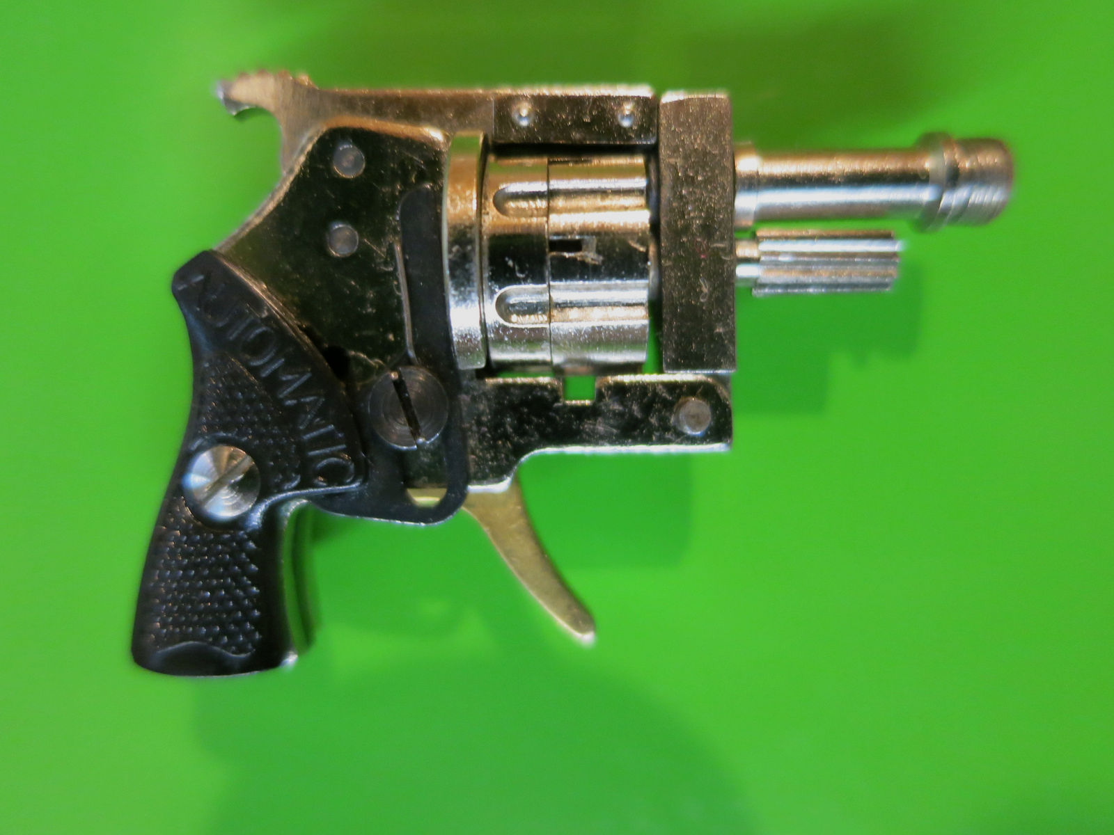 Xythos Automatic Revolver, Kaliber 2 mm Berloque, absolute Rarität, kleinster Revolver?       #99