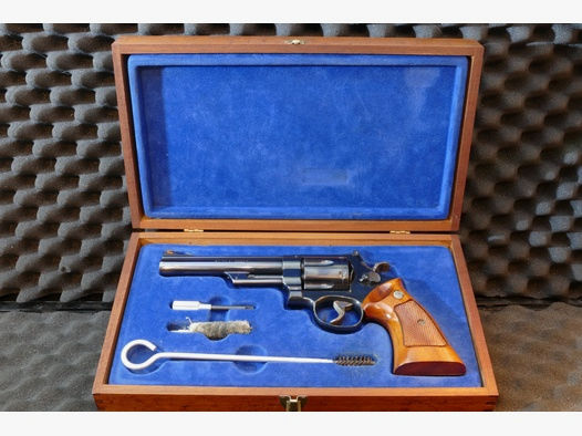 Smith & Wesson, Mod. 29-2, Kaliber .44RemMag, 6 Zoll, Holzbox, sehr gut, WHB144