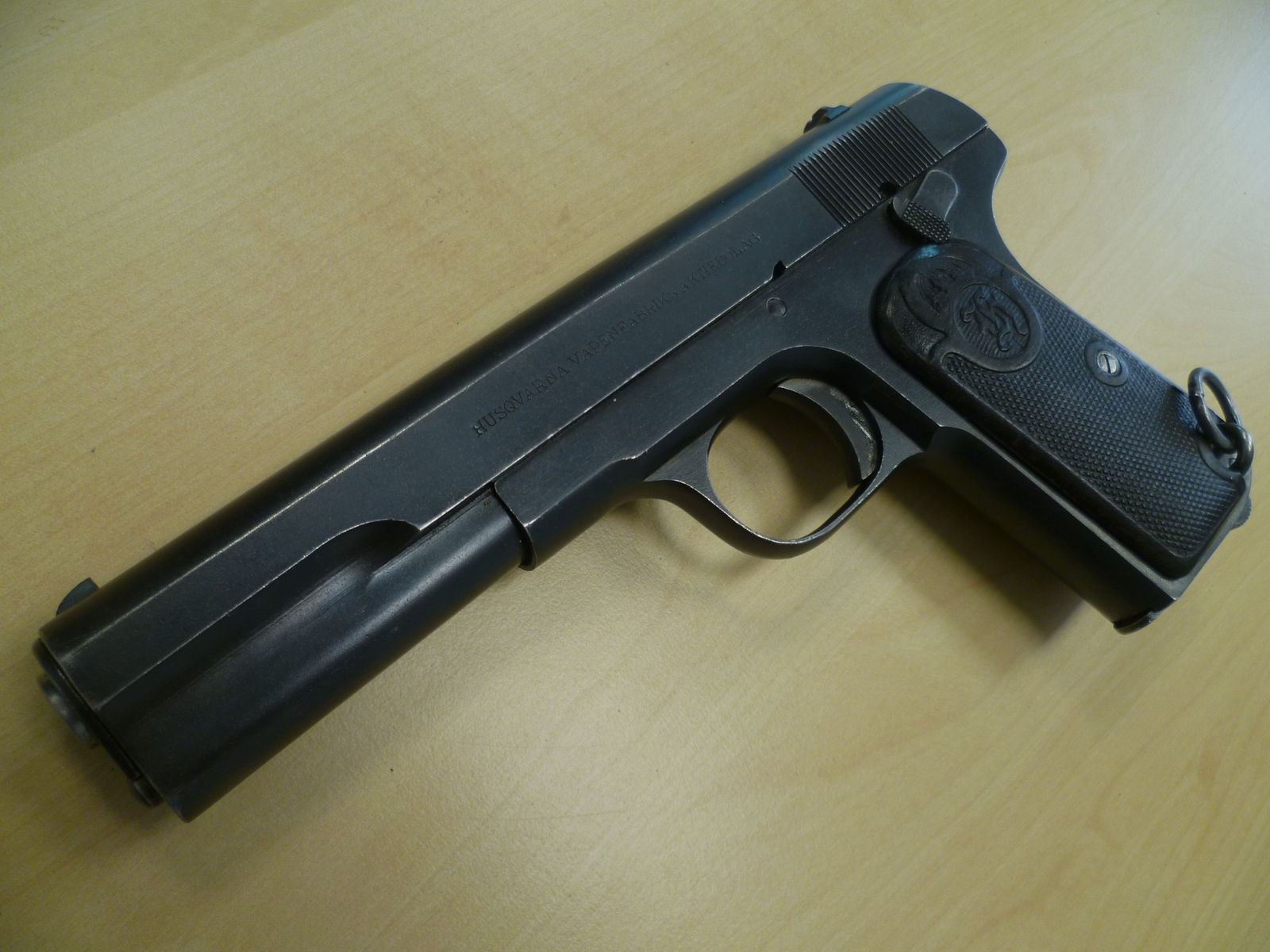 Pistole Husqvarna M 07  -  9mm Browning Long