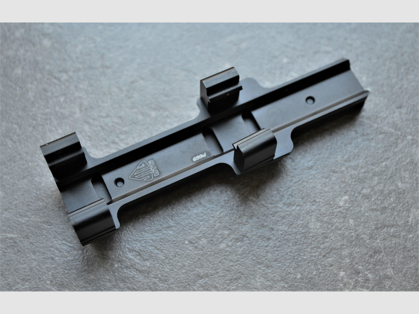 UTG MP5 Bidirectional Clamp Mount Low Profile – Montageschiene