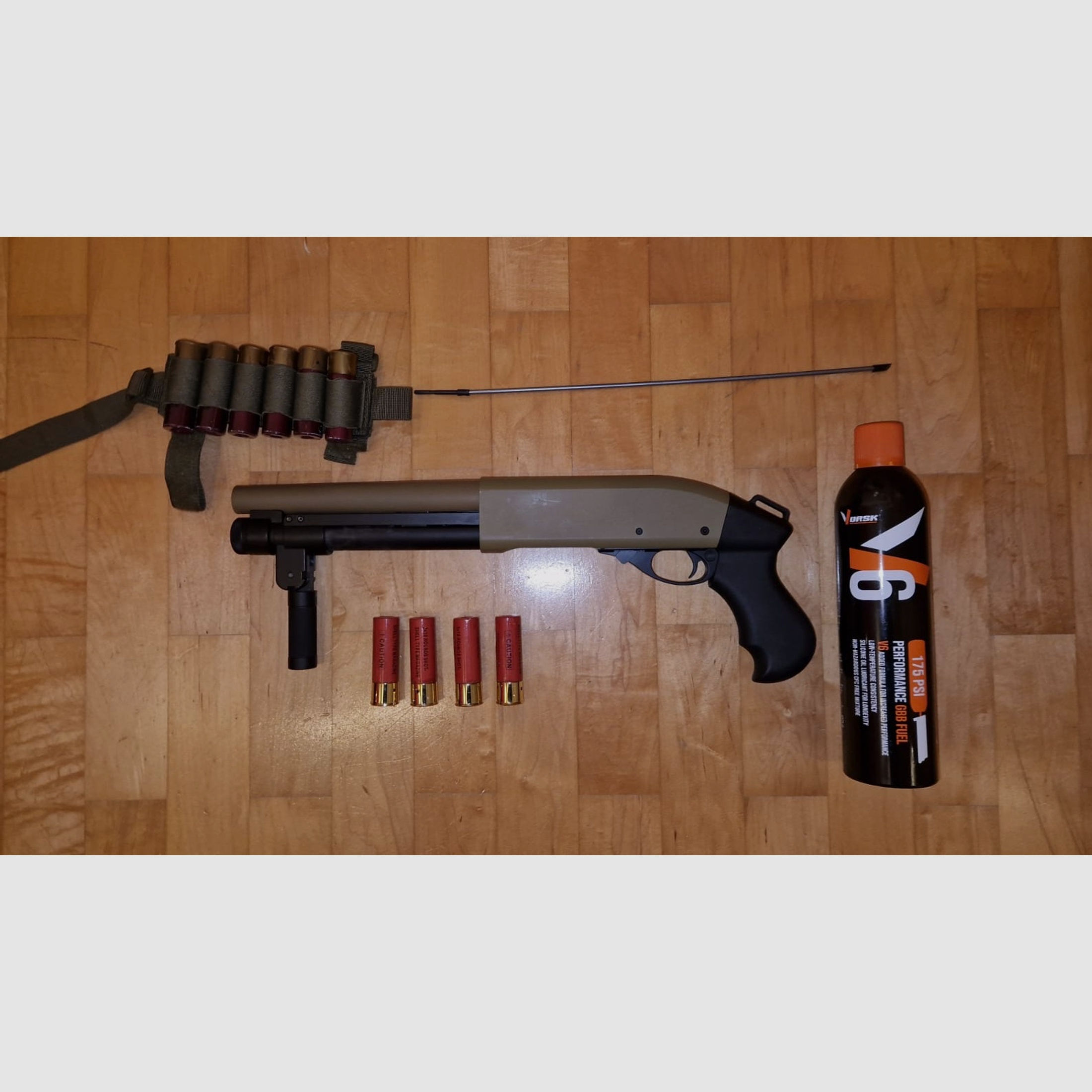 Golden Eagle M8876 Vollmetall Pump Action Gas Shotgun 6mm BB tan