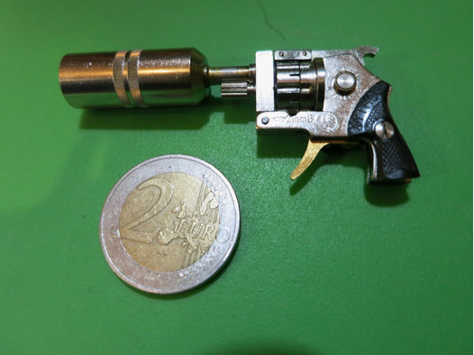 Xythos Automatic Revolver, Kaliber 2 mm Berloque, absolute Rarität, kleinster Revolver?       #77
